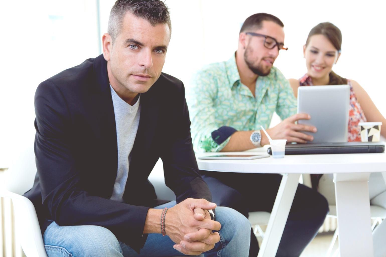 Receipt scanning and expense categorisation workflow demonstration for mobile users