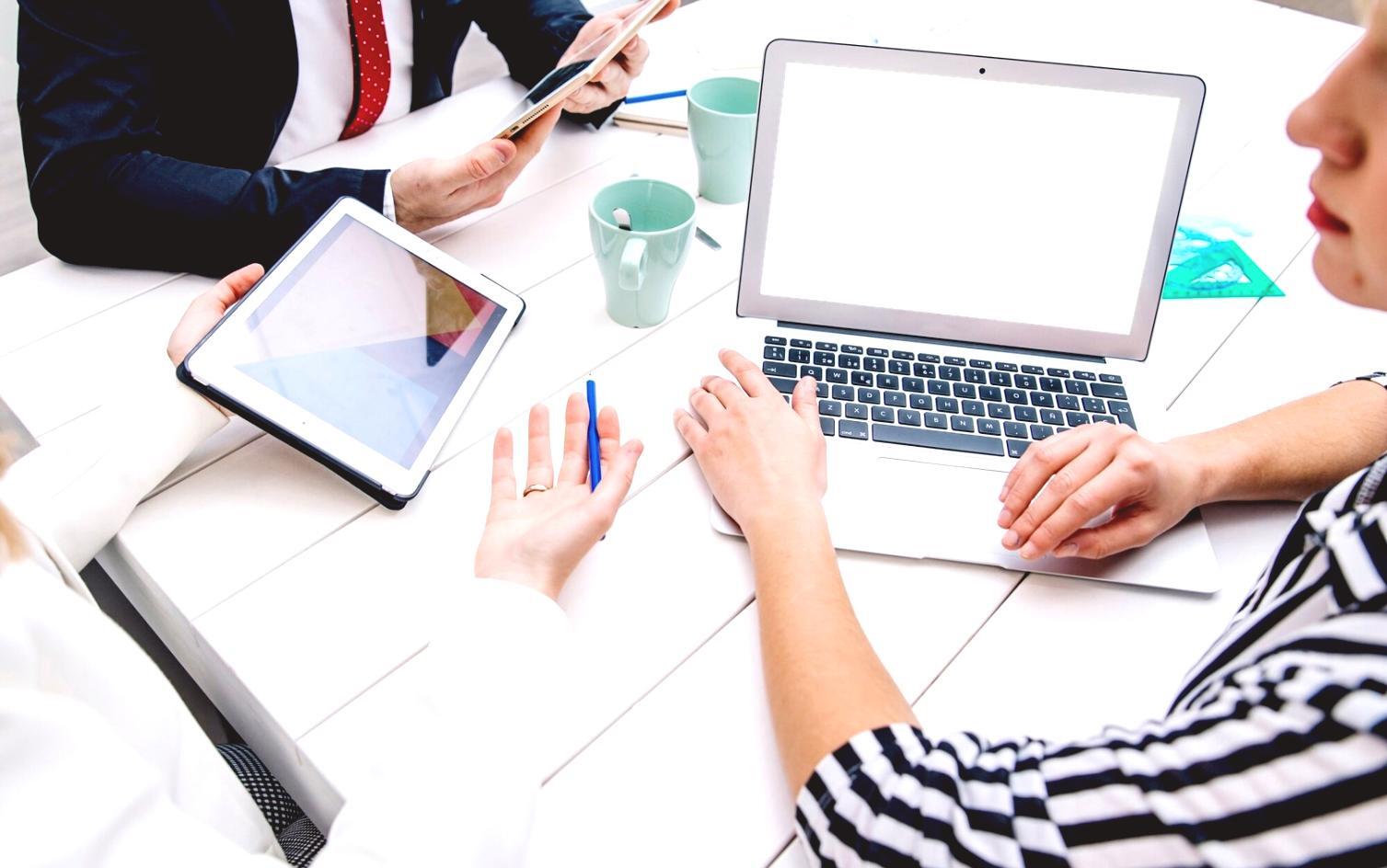 Visual guide showing expense tracking process and financial planning steps